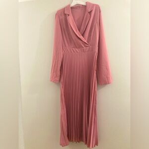 A V neck line pink summer flowy dress 🌸☀️